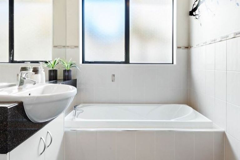 Photo of property in 3 Dunoon Close, Flat Bush, Auckland, 2016