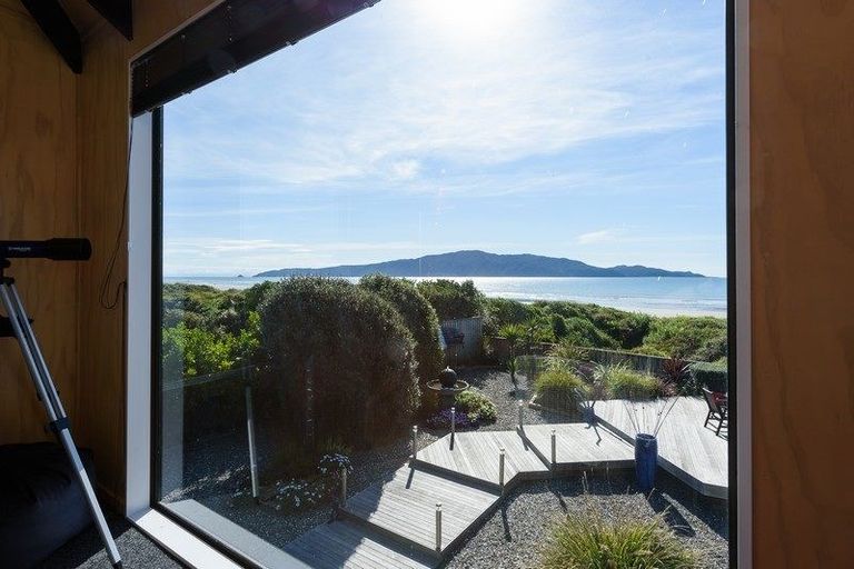 Photo of property in 23 Ara Kuaka, Waikanae Beach, Waikanae, 5036