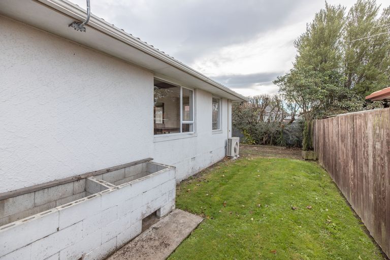 Photo of property in 406 Main North Road, Redwood, Christchurch, 8051
