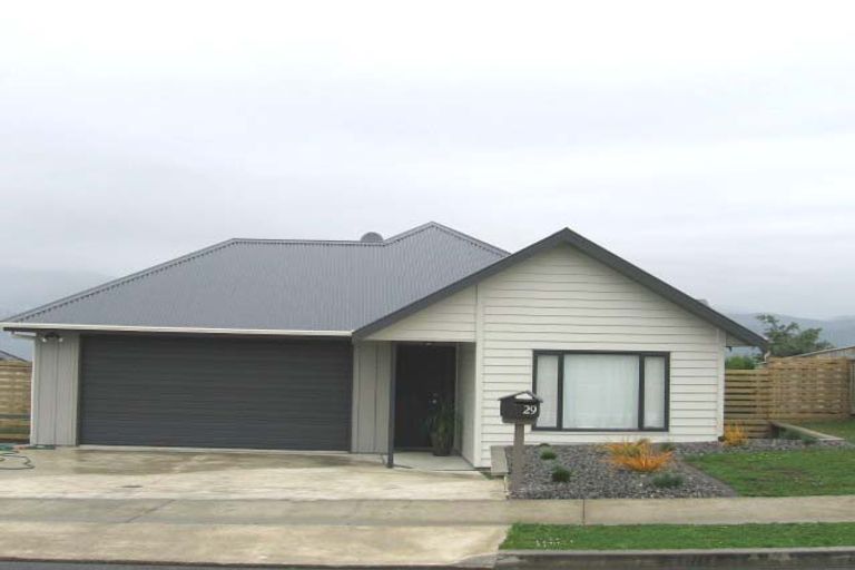 Photo of property in 29 James Nairn Grove, Riverstone Terraces, Upper Hutt, 5018