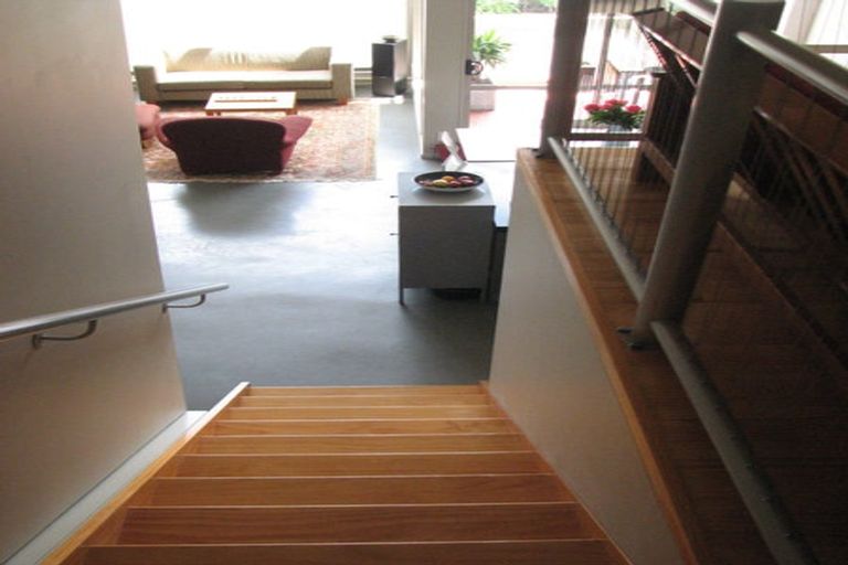 Photo of property in Stadium Garden Flats, 104/107 Thorndon Quay, Pipitea, Wellington, 6011