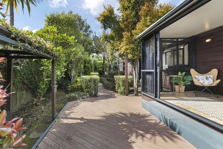 Photo of property in 98 Caribbean Drive, Unsworth Heights, Auckland, 0632