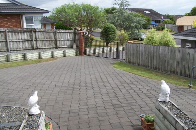 Photo of property in 2/4 Currell Way, Somerville, Auckland, 2014