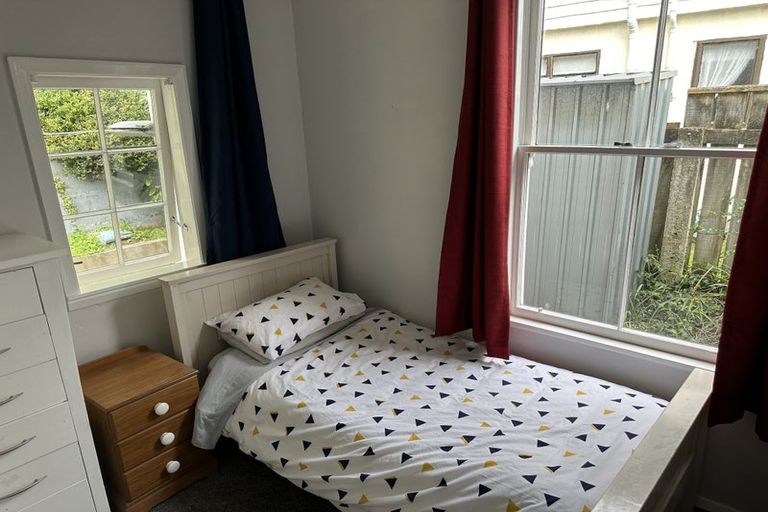 Photo of property in 73 Muritai Road, Eastbourne, Lower Hutt, 5013