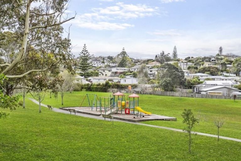 Photo of property in 1/56 Knightsbridge Drive, Forrest Hill, Auckland, 0620