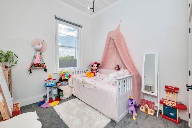 Photo of property in 1/80 Birkenhead Avenue, Birkenhead, Auckland, 0626