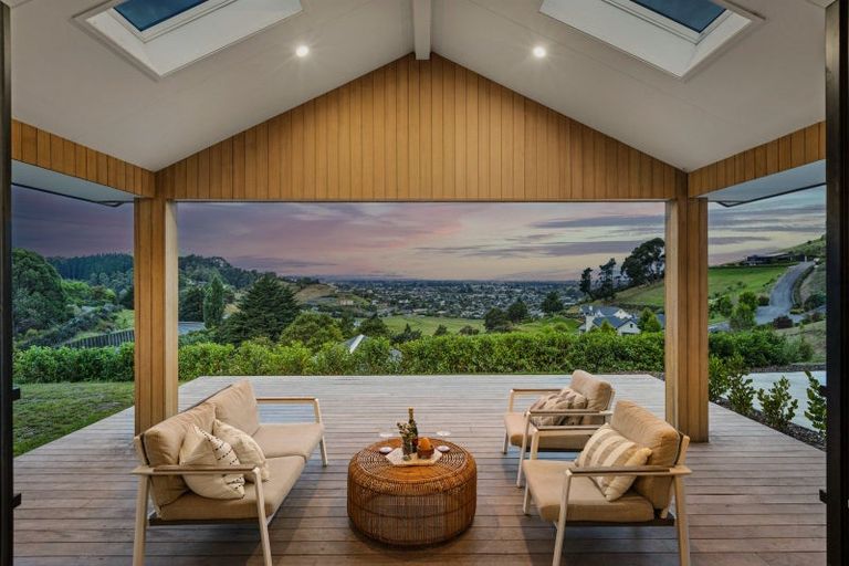 Photo of property in 3 Te Roera Drive, Taradale, Napier, 4112