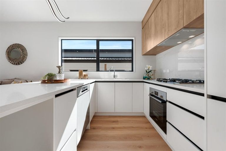 Photo of property in 46 Whakairo Crescent, Gulf Harbour, Whangaparaoa, 0930