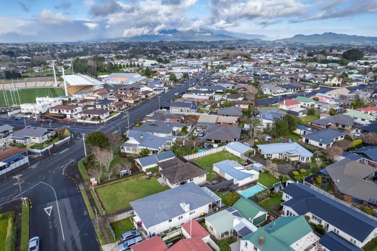 Photo of property in 120 Cutfield Road, Westown, New Plymouth, 4310