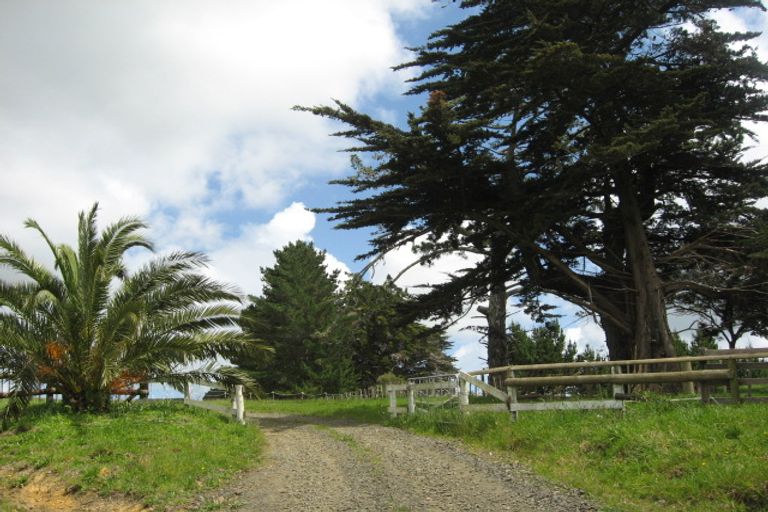 Photo of property in 2 Worrall Road, Kumeu, 0891