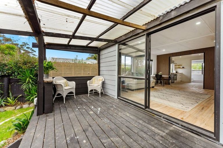 Photo of property in 4 Rere Place, Parakai, 0830