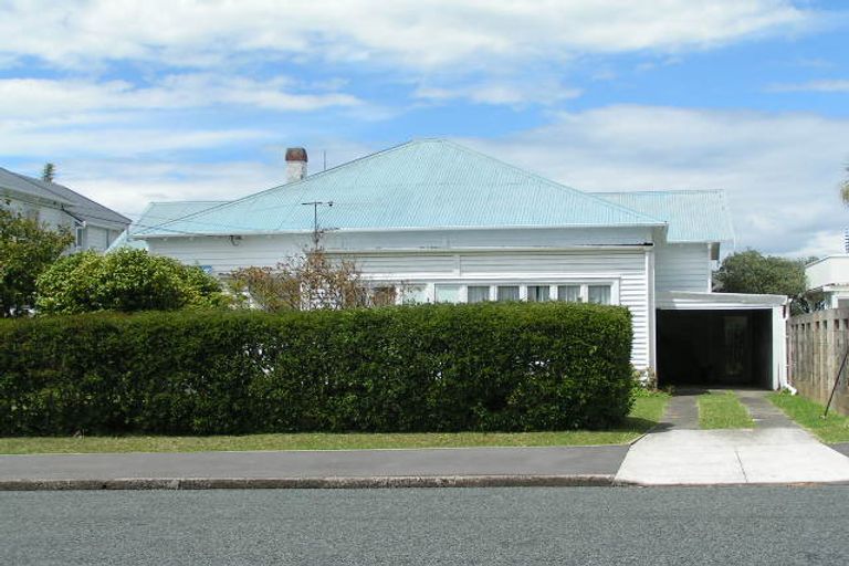 Photo of property in 10 Bayview Road, Hauraki, Auckland, 0622