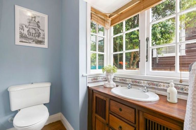 Photo of property in 61 Overtoun Terrace, Hataitai, Wellington, 6021