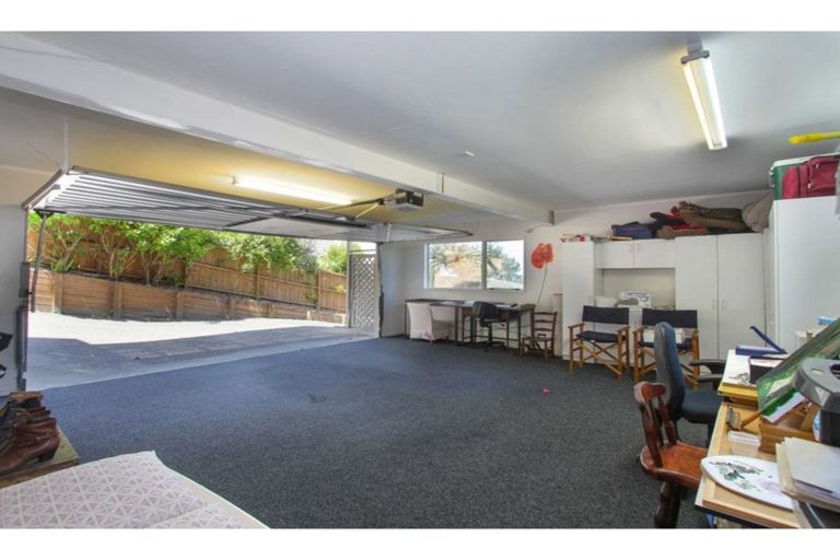 Photo of property in 1/272 Glamorgan Drive, Northcross, Auckland, 0630