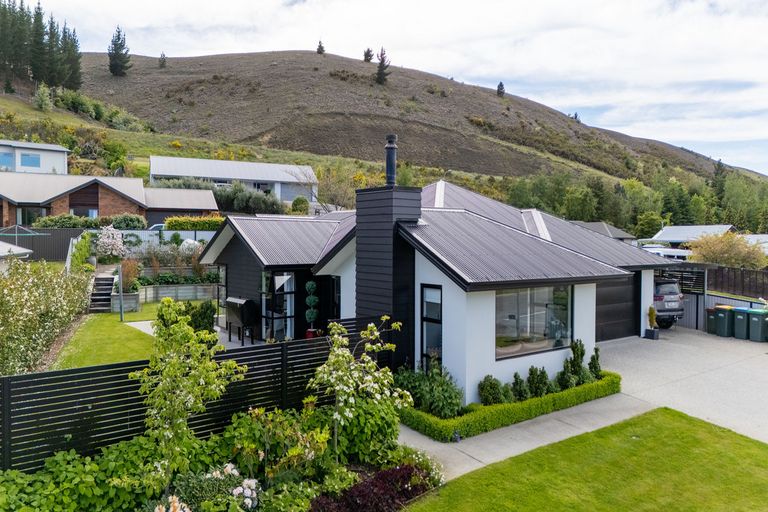 Photo of property in 76 Shields Street, Clyde, 9330