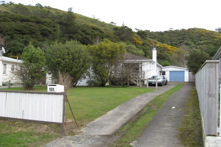 Photo of property in 121 Wellington Road, Wainuiomata, Lower Hutt, 5014