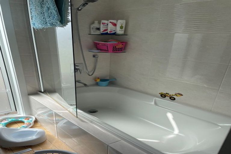 Photo of property in 18 Farnborough Crescent, Mangere, Auckland, 2022