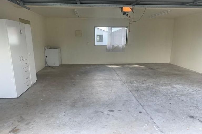 Photo of property in 3 The Terrace, Herald Island, Auckland, 0618