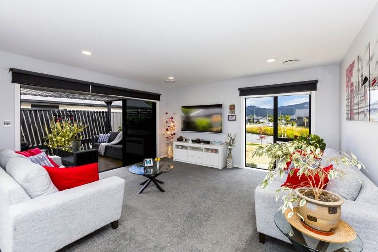 Photo of property in 23 Salisbury Crescent, Wallaceville, Upper Hutt, 5018