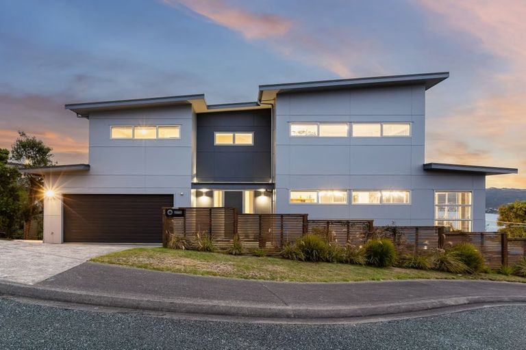 Photo of property in 5 Seascape View, Paremata, Porirua, 5024