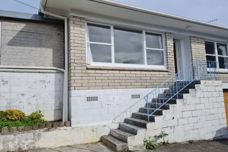 Photo of property in 1/176 Archers Road, Glenfield, Auckland, 0629