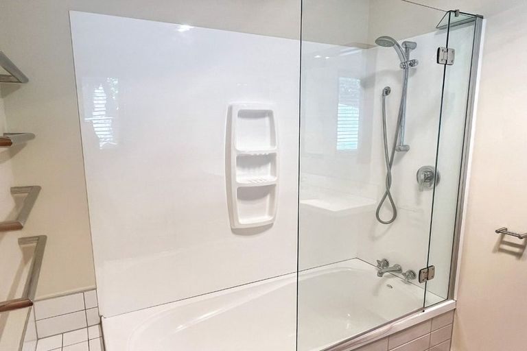 Photo of property in 1/20a Main Road, Mount Pleasant, Christchurch, 8081