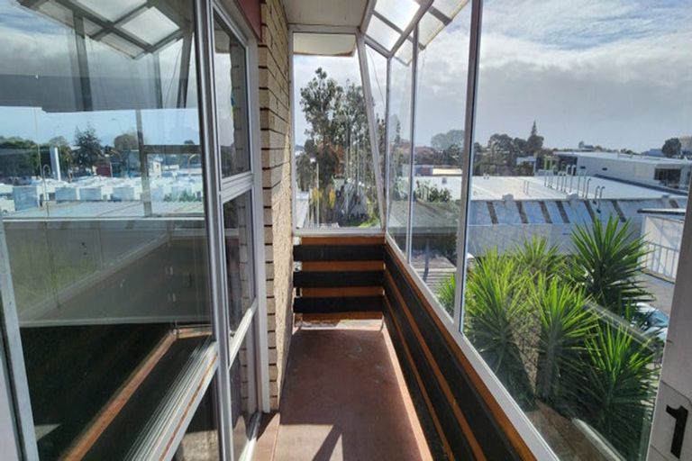 Photo of property in 4/194 Powderham Street, New Plymouth, 4310