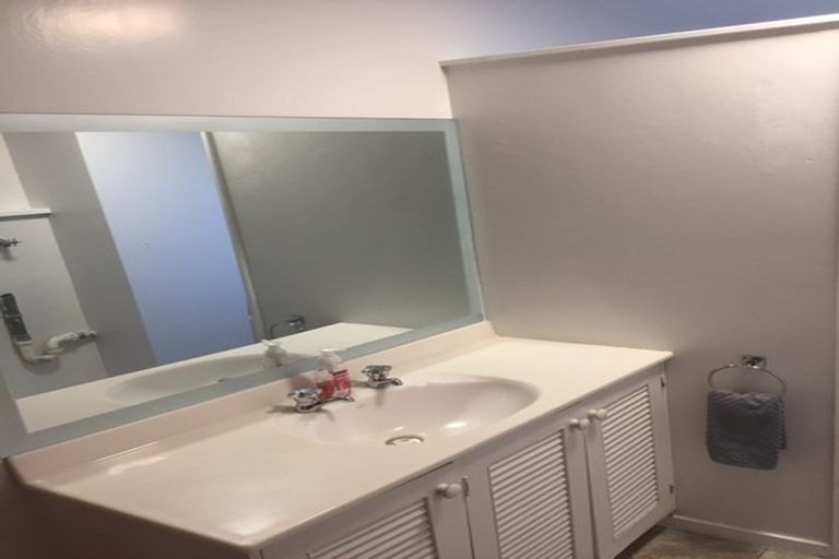 Photo of property in 2/218 Onepu Road, Lyall Bay, Wellington, 6022