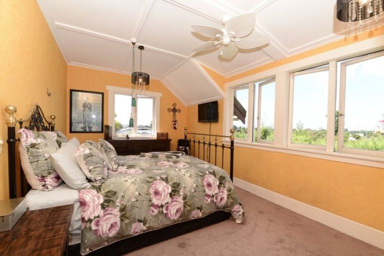 Photo of property in 69 Forest Lake Road, Forest Lake, Hamilton, 3200