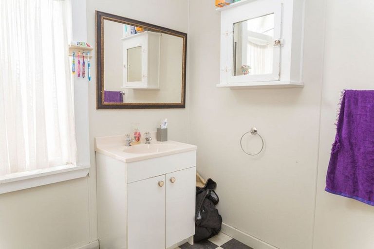 Photo of property in 7 Seddon Street, Dannevirke, 4930