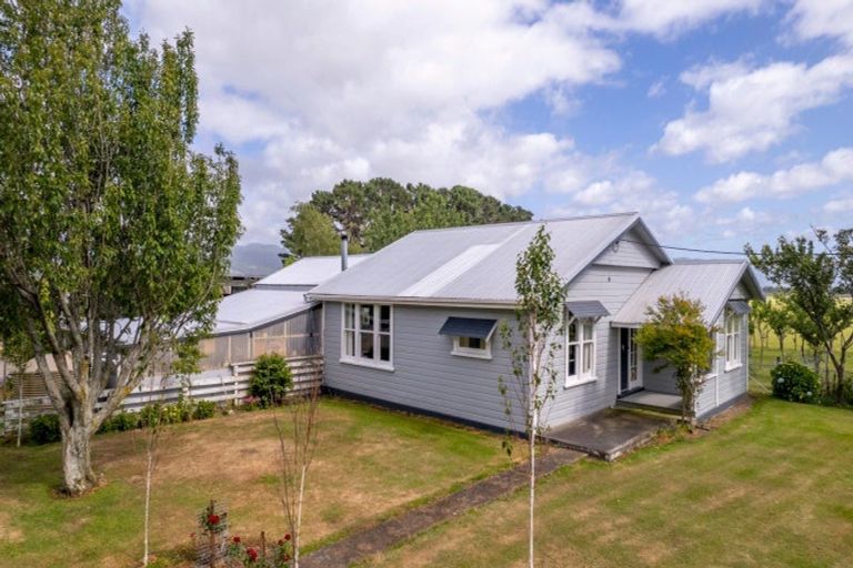Photo of property in 2532 Lake Ferry Road, Pirinoa, Featherston, 5772