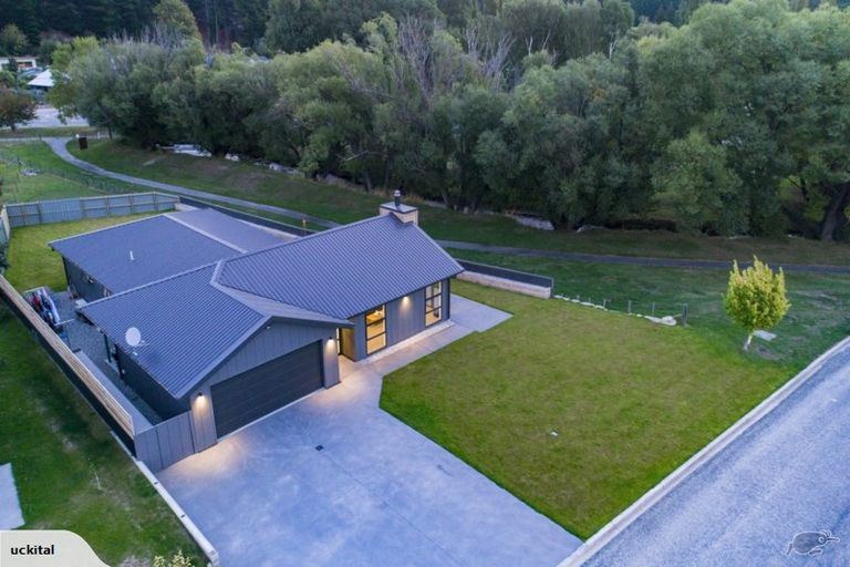 Photo of property in 10 Alice Burn Drive, Luggate, Cromwell, 9383