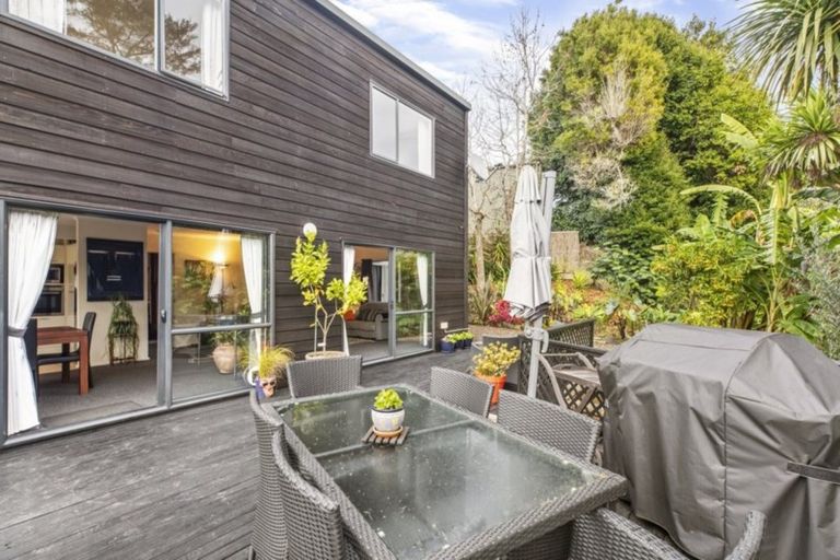 Photo of property in 1/121 Godley Road, Green Bay, Auckland, 0604