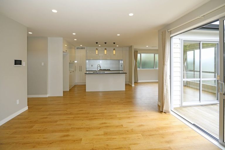 Photo of property in 674a East Coast Road, Pinehill, Auckland, 0630