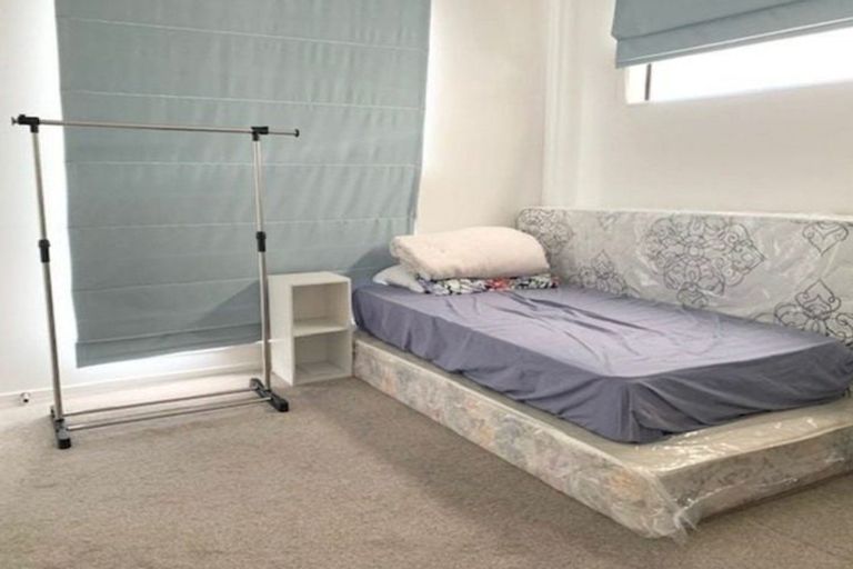 Photo of property in 32 Morihana Close, Glen Eden, 0602