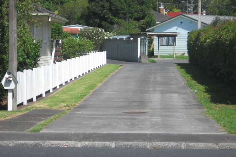 Photo of property in 1/202 Lake Road, Northcote, Auckland, 0627