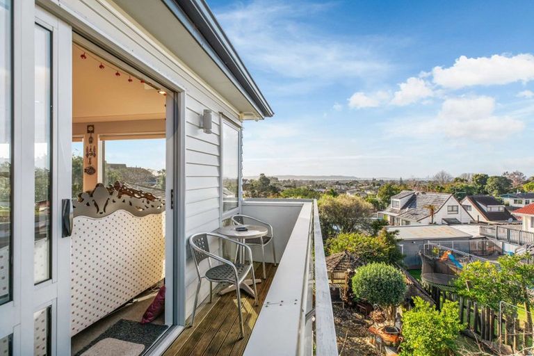 Photo of property in 32a Colwill Road, Massey, Auckland, 0614