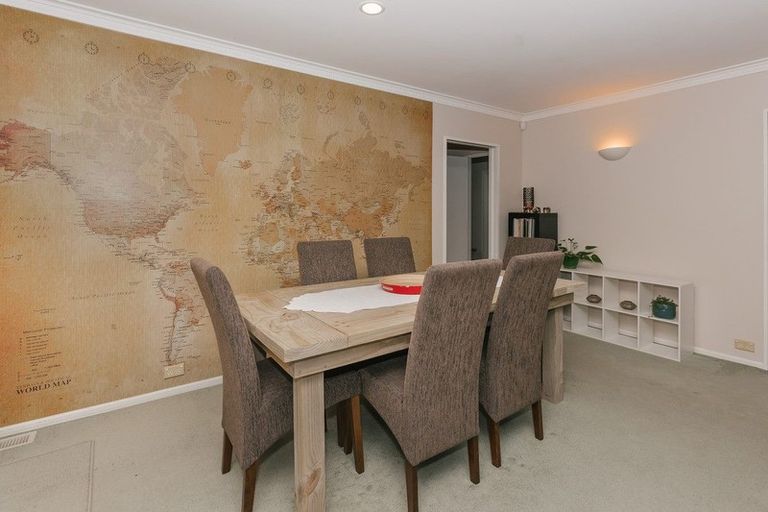 Photo of property in 8a Williams Terrace, Fitzherbert, Palmerston North, 4410