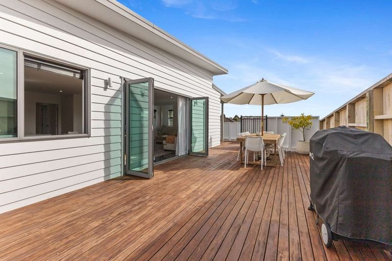 Photo of property in 13a Heta Road, Highlands Park, New Plymouth, 4312