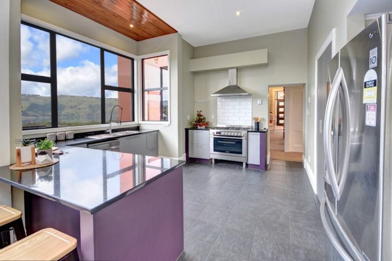 Photo of property in 16 Ascog Road, Ravensbourne, Dunedin, 9022