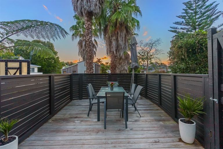 Photo of property in 1/35 Newhaven Terrace, Mairangi Bay, Auckland, 0630