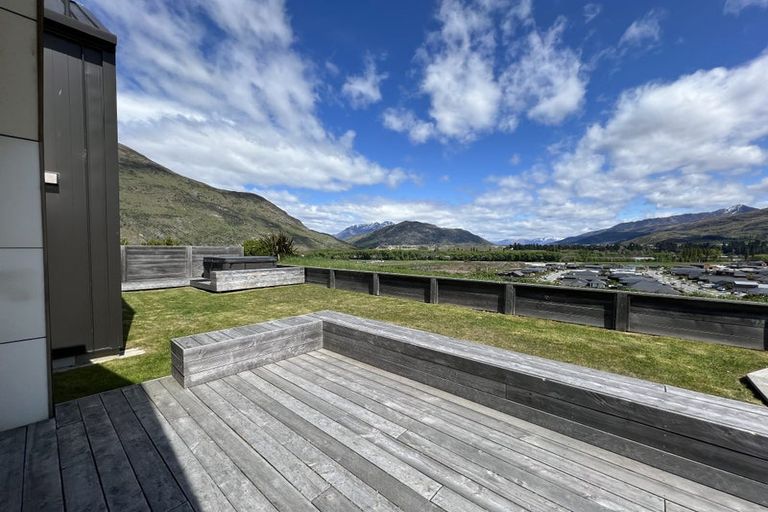 Photo of property in 28 Myles Way, Lower Shotover, Queenstown, 9304