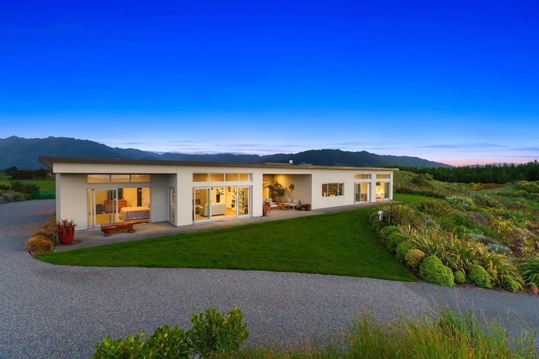 Photo of property in 25 Mahurenga Lane, Te Horo, Otaki, 5581
