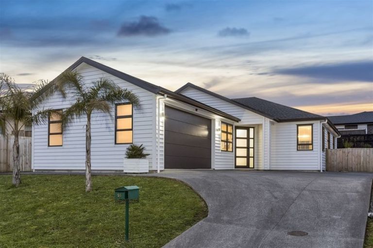 Photo of property in 16 Huarahi Pai Road, Huapai, Kumeu, 0810