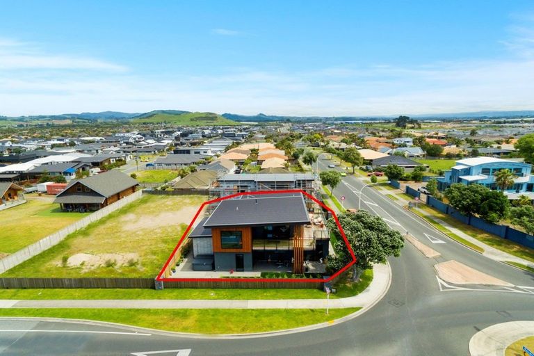 Photo of property in 1 Sandhurst Drive, Papamoa Beach, Papamoa, 3118