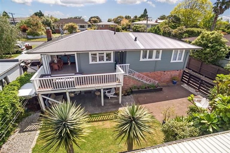 Photo of property in 13 Graham Avenue, Te Atatu Peninsula, Auckland, 0610