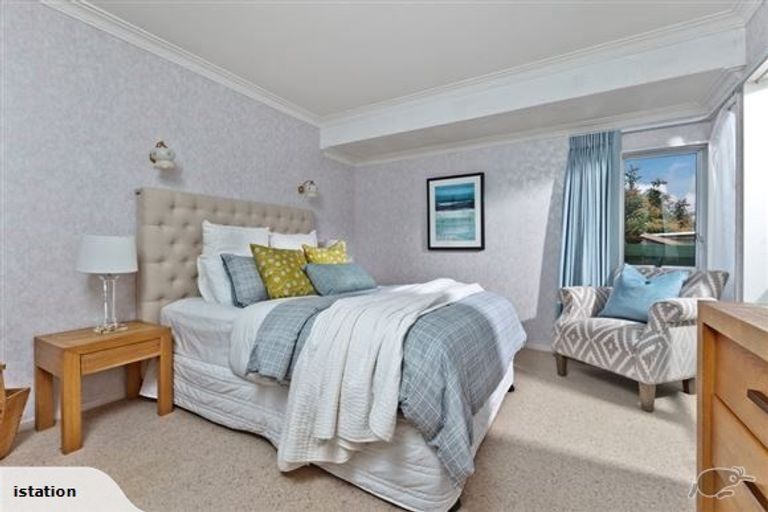 Photo of property in 2/5 Fenwick Avenue, Milford, Auckland, 0620