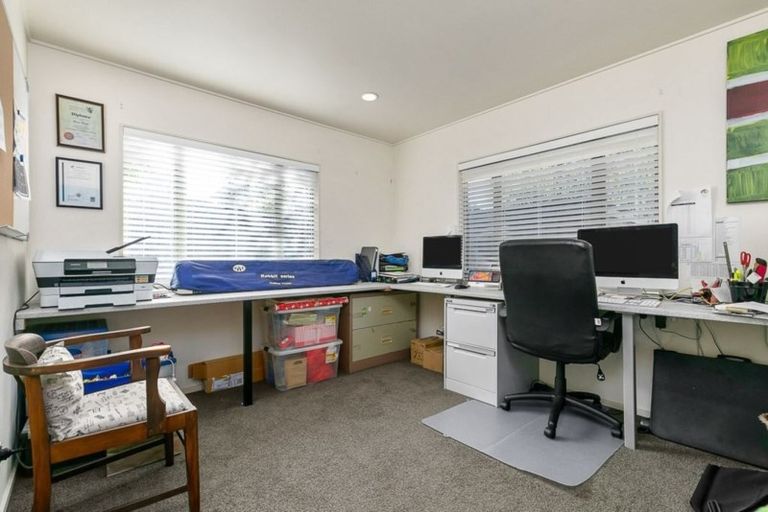 Photo of property in 2/25 The Avenue, Albany, Auckland, 0632