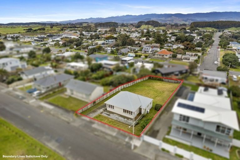 Photo of property in 38 Marine Parade, Otaki Beach, Otaki, 5512