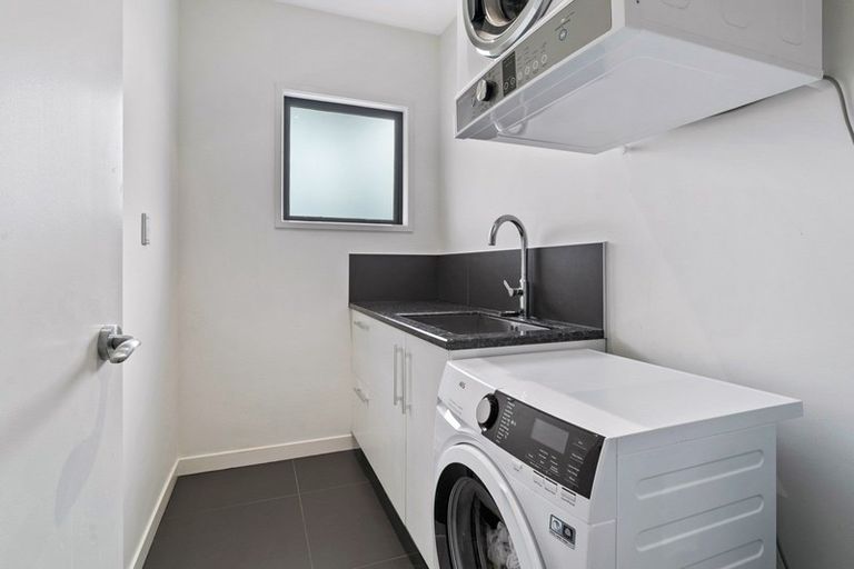 Photo of property in 35 Double Cone Road, Jacks Point, Queenstown, 9371